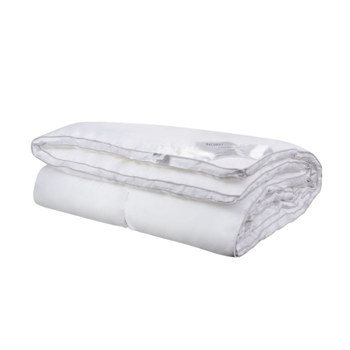 Bambus babydyne 70x100 cm - Allergivenlig helårsdyne med ekstra blød dunfiber og 100% bambus bolster - Nordstrand Home 