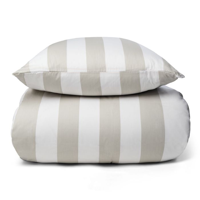 Sengetøj i 100% blødt og lækkert bomuldssatin - Flotte grå striber - Nordic Stripe sengesæt fra By Night