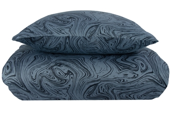 Billede af Mønstret sengetøj 150x210 cm - 100% Blødt bomuldssatin - Marble dark blue - By Night sengesæt hos Dynezonen.dk
